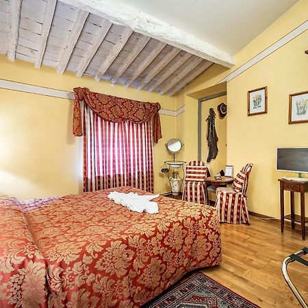Antica Dimora Patrizia Hotel Montecarlo Bagian luar foto